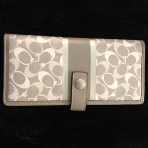 ⭐Hold⭐Coach wallet/checkbook holder