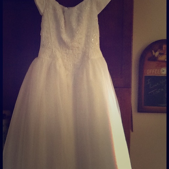 White wedding dress - Picture 1 of 4