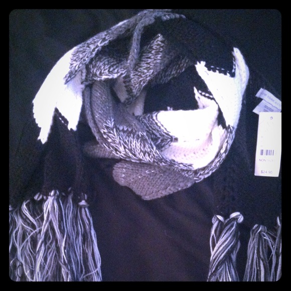 NY&C Scarf - Picture 1 of 2