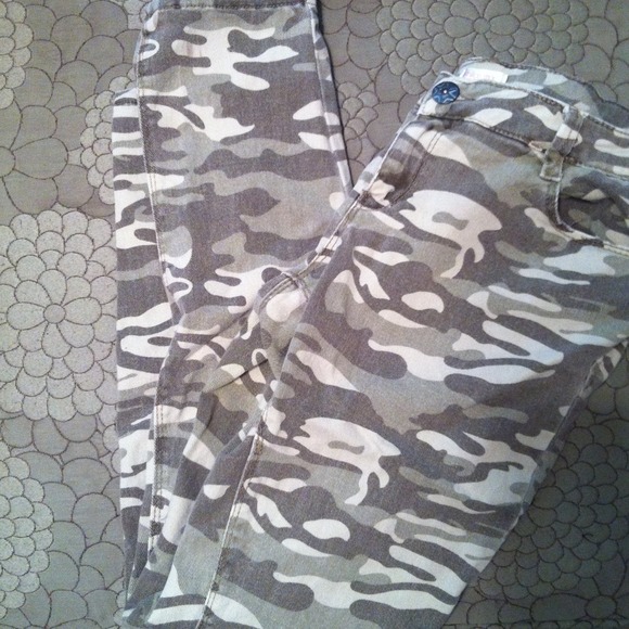 Xhilaration camo skinnies 11 - Picture 1 of 4