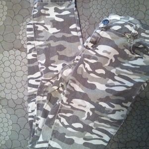 Xhilaration camo skinnies 11