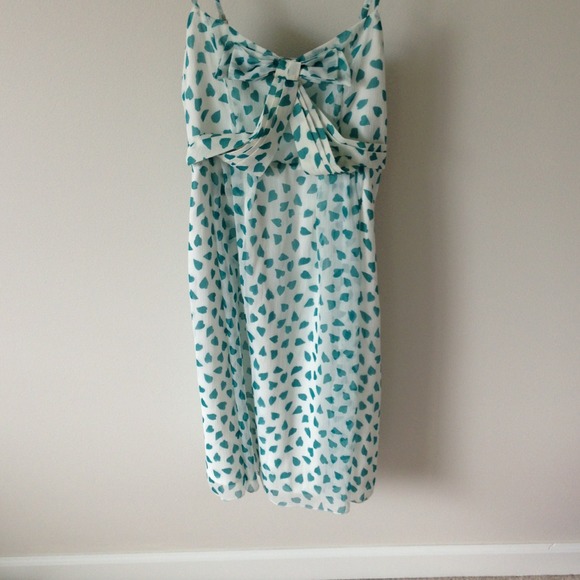 Sold in bundle! Beautiful heart dress with bow - Picture 2 of 3