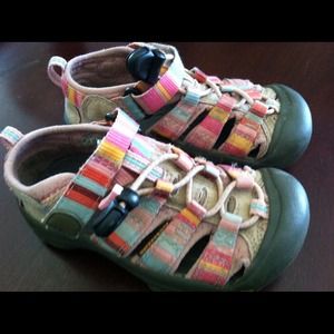 Keen girls all weather shoes.