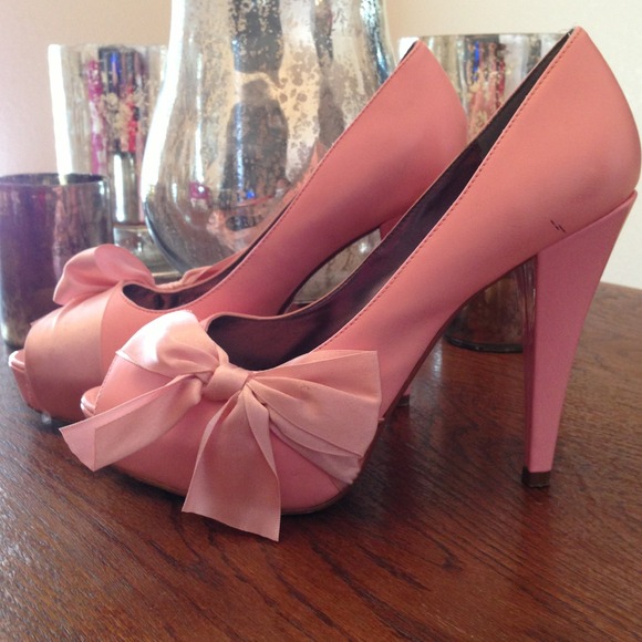 Paris Hilton platform heels - Picture 3 of 4