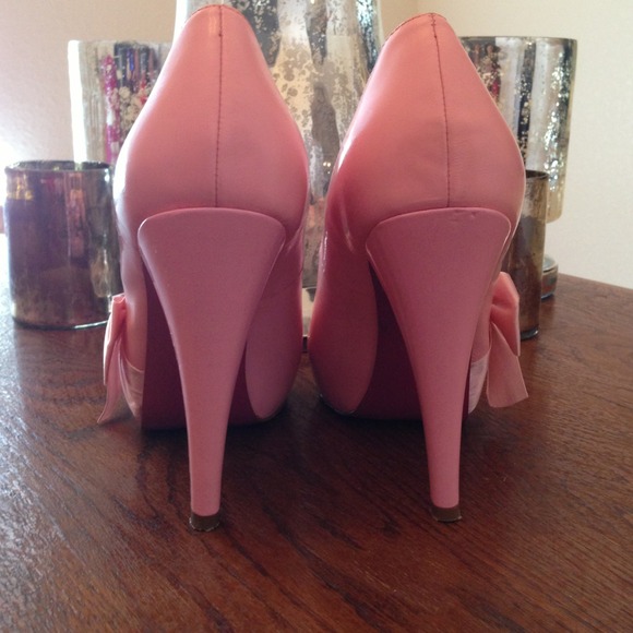 Paris Hilton platform heels - Picture 4 of 4