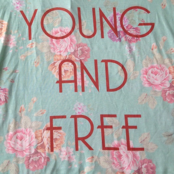 👕Floral Mint Crop Top Shirt👕 - Picture 2 of 4