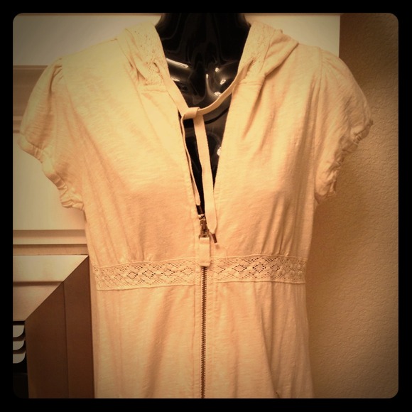 Reduced!!DKNY outerwear. Cream with lace