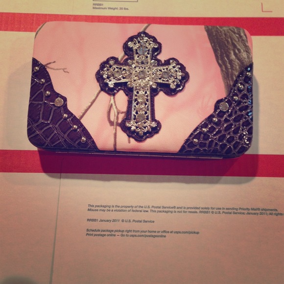 Realtree pink diamond cross wallet!