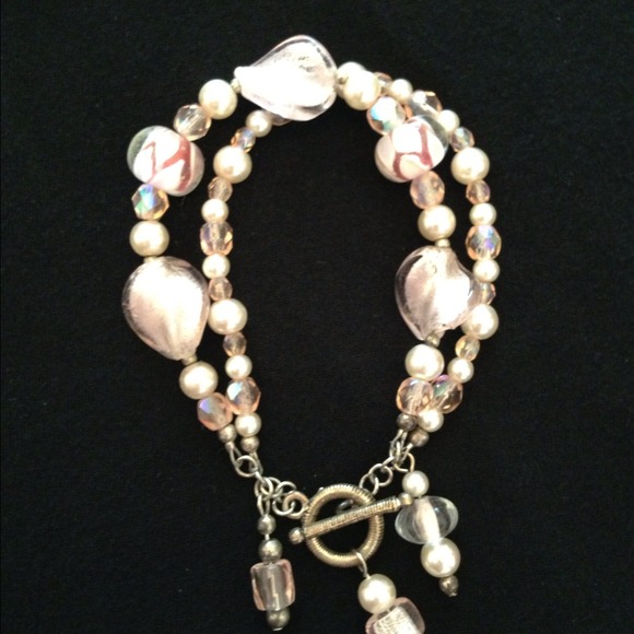 Glass bead bracelet