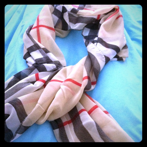 @Angquemma TAN PLAID SCARF!