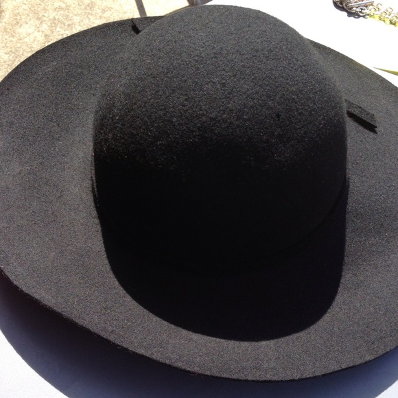Black medium size floppy hat