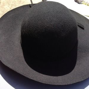Black medium size floppy hat