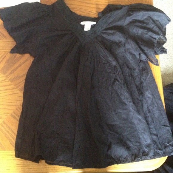 Black size small vneck t
