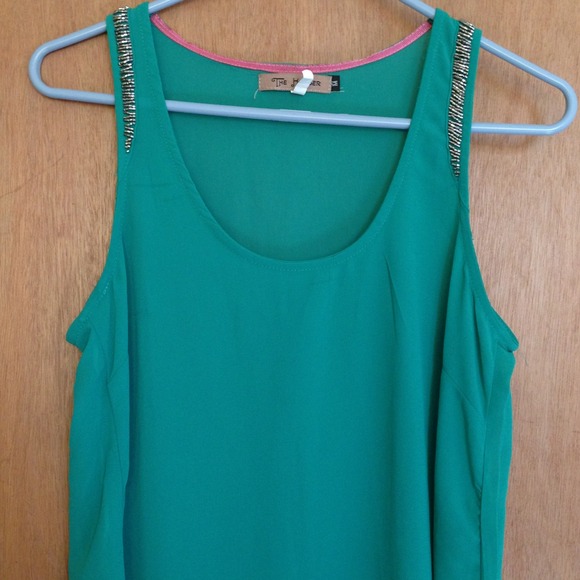 Green Sleeveless top