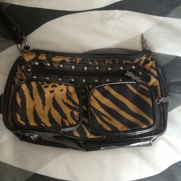Betseyville clutch