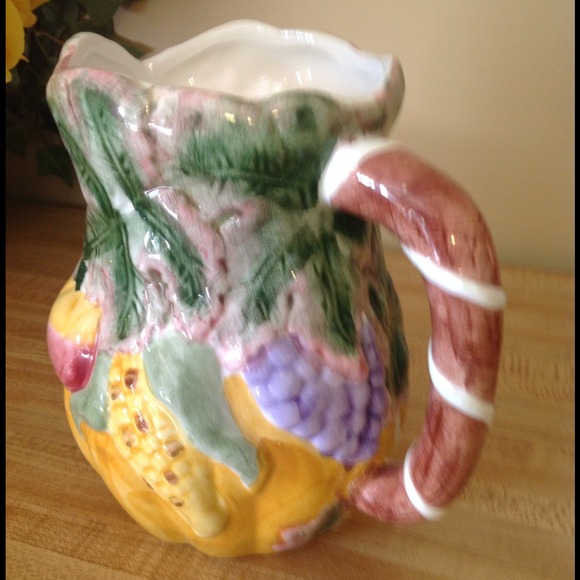 Beautiful pitcher - Picture 3 of 3