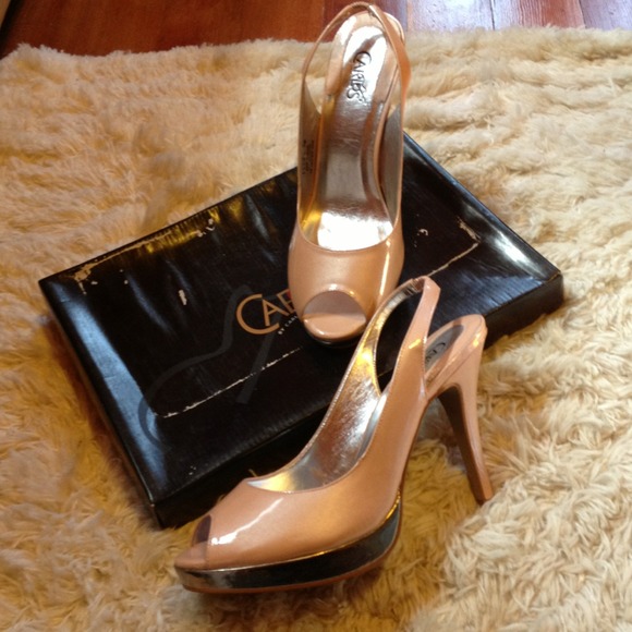 Carlos Santana pink pearl patent sling backs