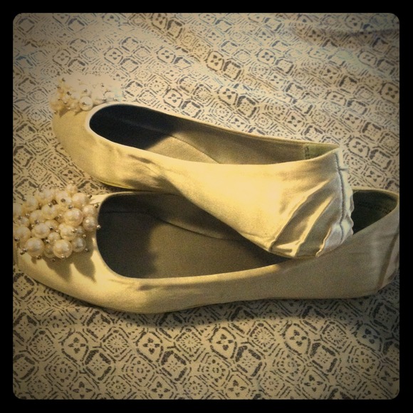 Kate Spade ivory satin flats w/pearls accents