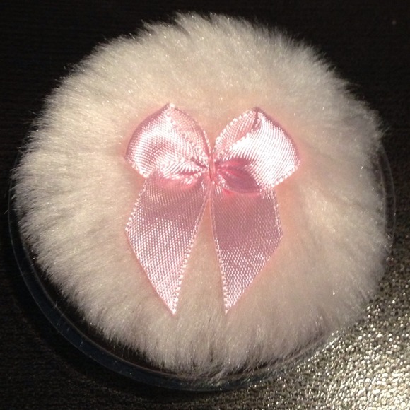 NWOT flirty powder puff.