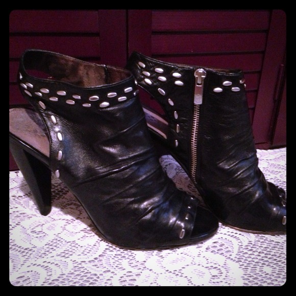 ✨Bundle✨Vince Camuto Heels & Maja Red Crossbody