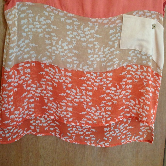 ⛔SOLD⛔Color-block safari print top - Picture 2 of 2