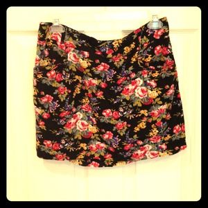 🚫SOLD🚫Super cute floral skirt
