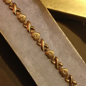10k stamped xoxo bracelet