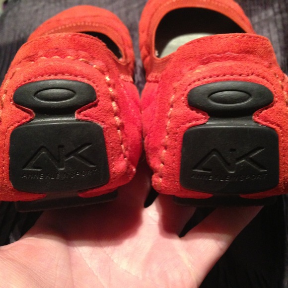 SOLD Orange flats, never worn! - Picture 3 of 4