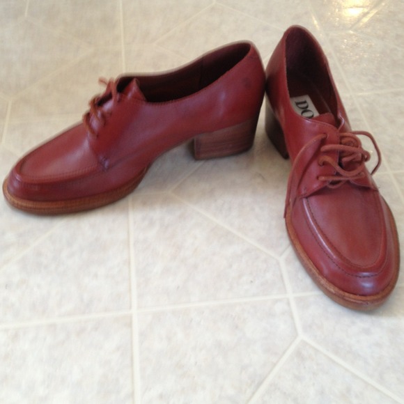 Redish brown heel shoes - Picture 1 of 3