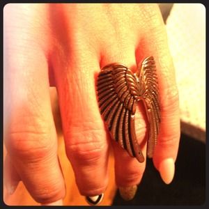 Angel wings ring