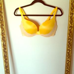 *RESERVED* Victoria's Secret Bra