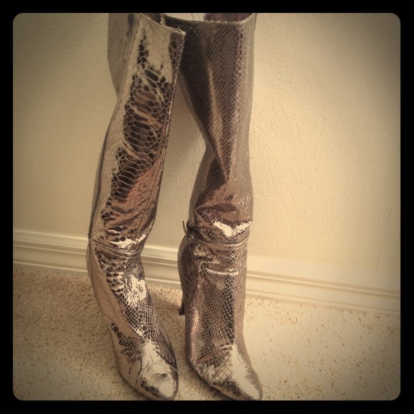 For Amber Sam Edelman Willow  snake embossed