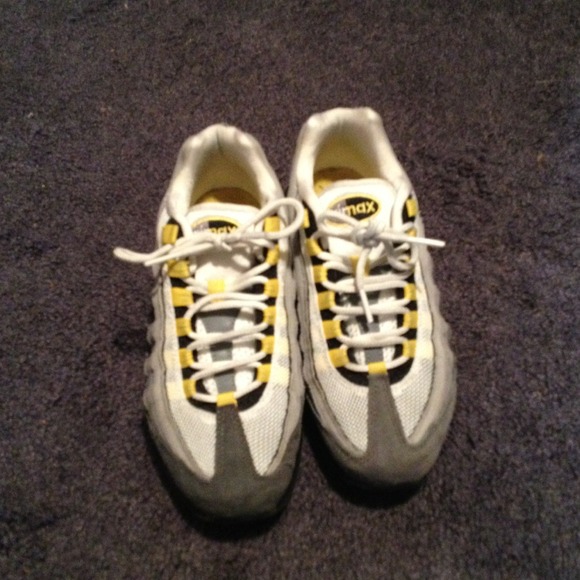 Women's Nike Airmax in grey and yellow