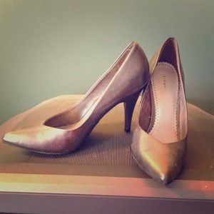 Size 9 silver pumps