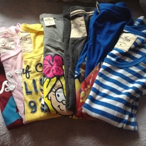 Hollister Graphic Tshirts *bundle*