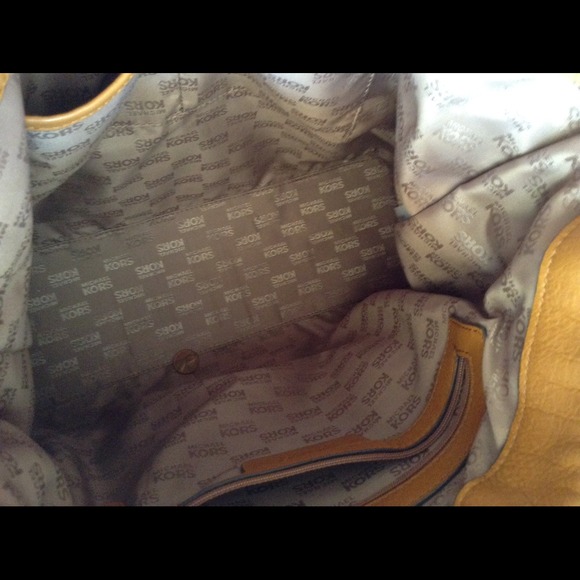 Sold!!!!! Michael kors purse - Picture 2 of 3