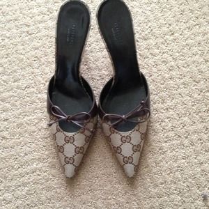100% authentic Gucci Shoes Size 35.5