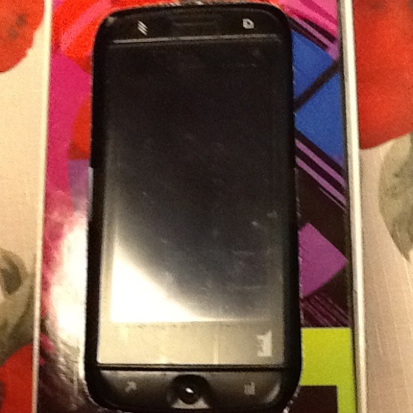 T-Mobile Black Pink & White Sidekick 4G - Picture 1 of 4
