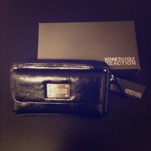 ⛔️SOLD⛔️ Kenneth Cole Wallet