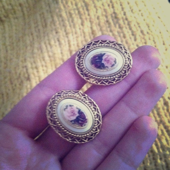 Jewelry - GORGEOUS VINTAGE EARRINGS
