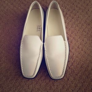 Brand new white tod's, comes in box and dust bag