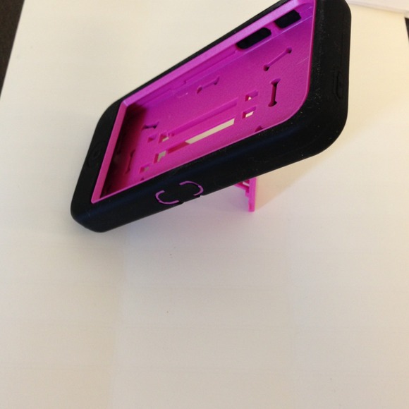 Pink/black protective iPhone 5 case - Picture 4 of 4
