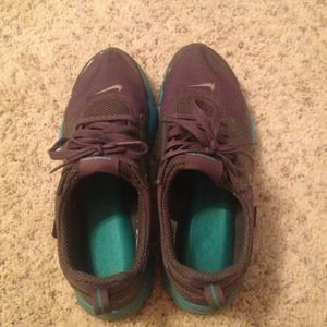 Nike athletic shoe 8.5