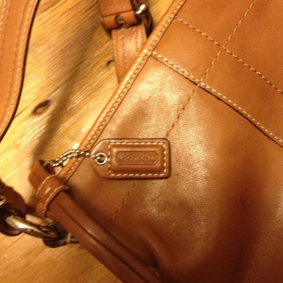 AUTHENTIC Coach leather purse