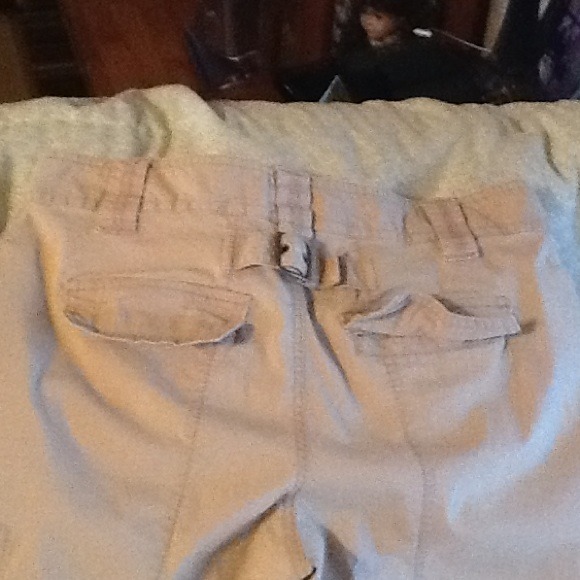Khaki pant/Capri