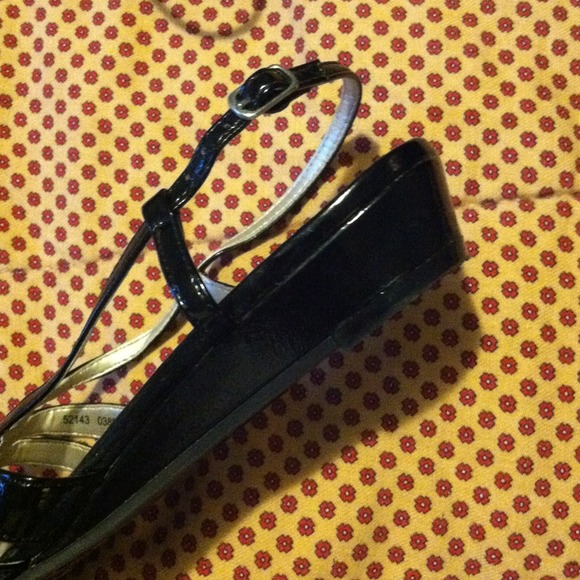 SOLD! Black patent dress sandal with small wedge - Picture 3 of 4