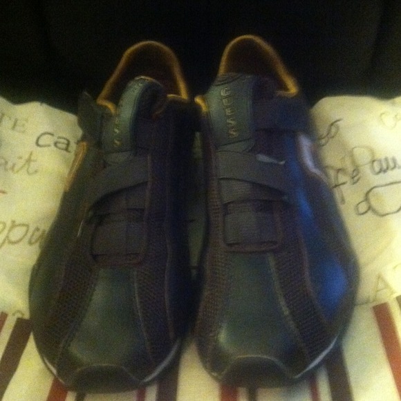 Bundle ⛔Brown Guess sneakers/ polo hoody