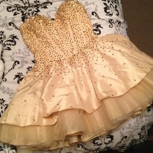 Short sequin gold dress