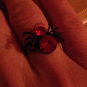 Spider ring (red) adjustable.