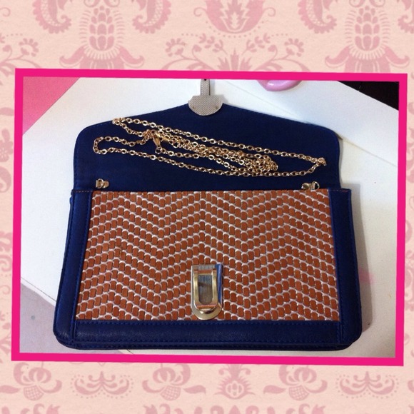 Cute and fashionable casual clutch - Picture 2 of 3